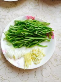 色香味浓的青椒肉丝做法图解3)