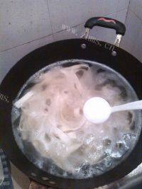很有食欲的肉酱拌面做法图解12)