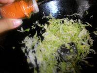 家常菜酸辣卷心菜做法图解3)