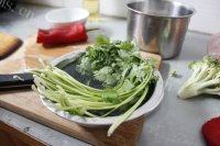 口感不错的鲫鱼豆腐汤做法图解2)