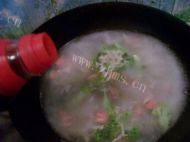 美味的榨菜肉丝汤做法图解7)
