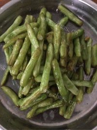 珍馐美味的干煸四季豆做法图解4)