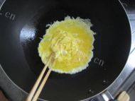 美味鸡蛋酱拌面做法图解2)