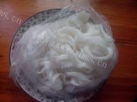 美味的豆芽炒河粉做法图解2)