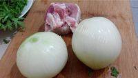 家常菜圆葱炒肉做法图解1)
