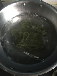 多彩的什锦拌冷面做法图解1)