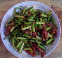 家常菜蒜苔炒肉