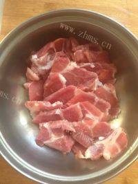 口感极佳的香辣酸菜肉片做法图解2)
