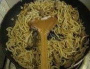 自己做的牛肉炒乌冬面