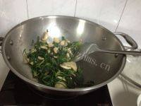 自己做的菠菜蘑菇炒鸡片做法图解7)