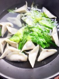 鲜美的木耳香菇水饺做法图解6)
