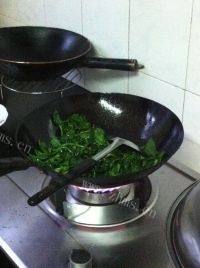 「DIY美食」清炒菠菜做法图解5)