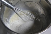 自制芒果千层蛋糕做法图解6)