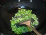 美味的芥蓝牛肉炒河粉做法图解6)