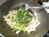家常菜芹菜炒豆腐干做法图解3)