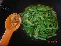 家常菜苦瓜炒豆角做法图解8)