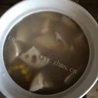 美味的砂锅排骨莲藕汤的做法图解六