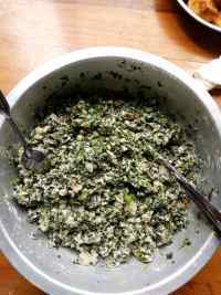 美味的酿豆腐和酿菜包做法图解3)