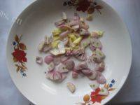 芹菜炒胡萝卜自制做法图解4)