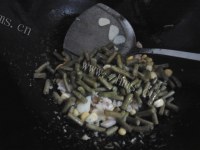 家常菜酸豆角炒肉做法图解5)
