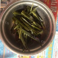 家常菜海带肉丝做法图解1)
