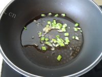 自制青菜肉丝年糕汤做法图解4)