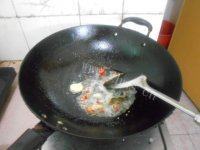 下饭的酸豆角炒肉做法图解5)