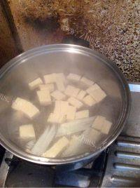 味道不错的冻豆腐豌豆汤做法图解1)