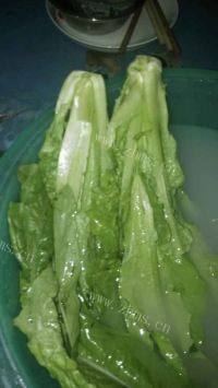 自制清炒油麦菜做法图解1)