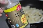 家常菜酸辣土豆条做法图解4)