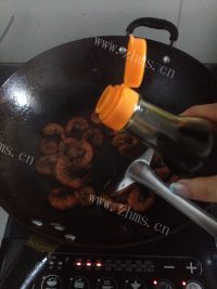美味的蒜蓉虾做法图解6)