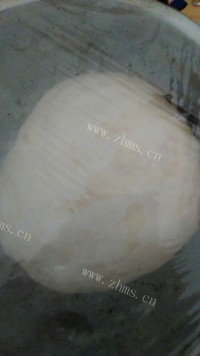 糯糯的火腿培根玉米披萨做法图解5)