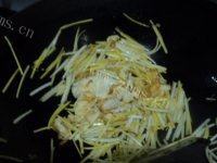 特色美食韭黄炒鸡蛋做法图解4)