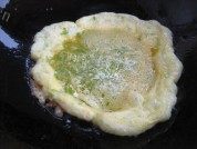 青椒鸡蛋饼做法图解5)