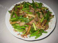 家常回锅肉炒蒜苔
