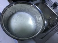 回味无穷的酸奶戚风蛋糕做法图解5)