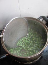 豌豆炒鸡杂做法图解2)