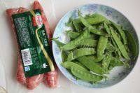 家常菜荷兰豆炒香肠做法图解1)