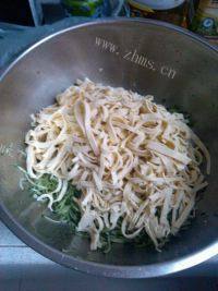 家常菜黄瓜拌豆腐皮做法图解5)