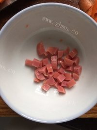 香气浓郁的菠萝炒饭做法图解4)