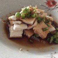 爽口的自制小葱拌豆腐做法图解7)