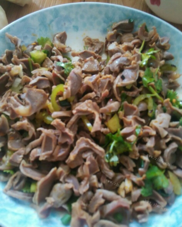 美味的凉拌鸡胗