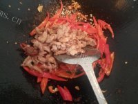 家常菜红辣椒炒肉做法图解9)