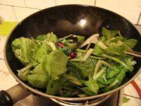家常菜小白菜炒豆腐做法图解7)