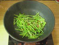 家常菜茼蒿炒豆腐做法图解7)
