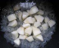 自制银耳雪梨羹做法图解7)