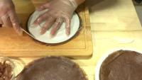 十分可口的巧克力千层蛋糕的做法图解七
