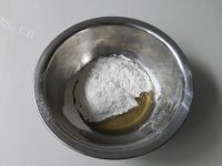 自制广式豆沙月饼做法图解2)