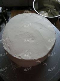 诱人的草莓生日蛋糕做法图解8)