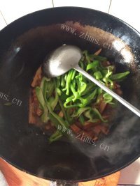 家常菜辣椒炒豆干做法图解7)
